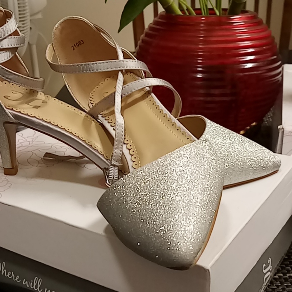 Shoes - Picture 3 of 4